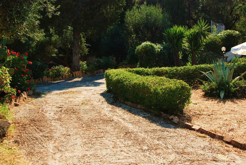 Corfu Hotel Apartments Бенитсес Экстерьер фото